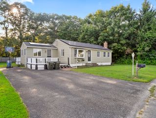 28 Holly St, Oxford, MA 01540