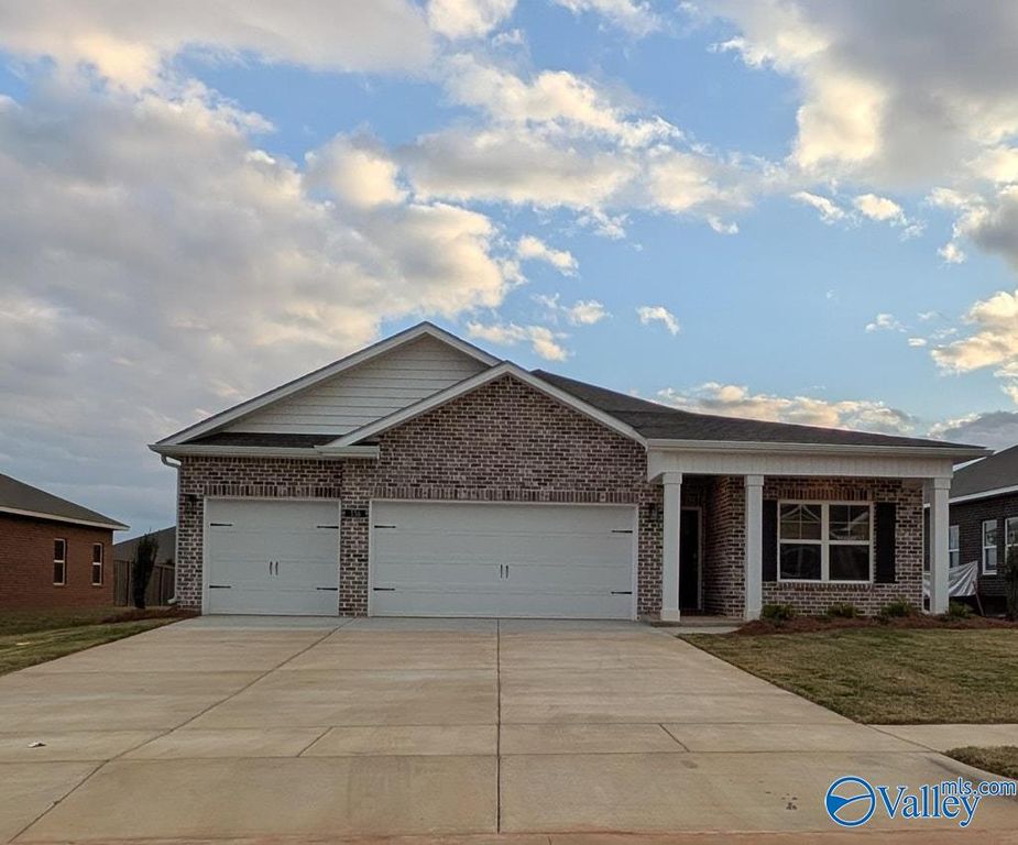 336 NE Jackson Point Circle NE, New Market, AL 35811