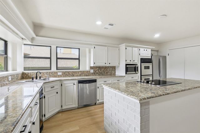 190 Dawns Edge Drive, Conroe, TX 77356