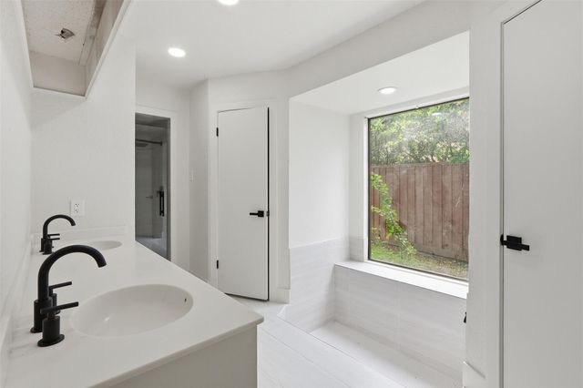 190 Dawns Edge Drive, Conroe, TX 77356