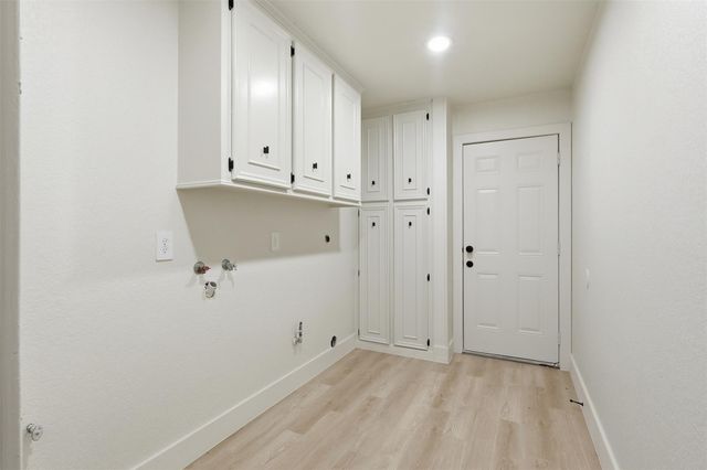 190 Dawns Edge Drive, Conroe, TX 77356