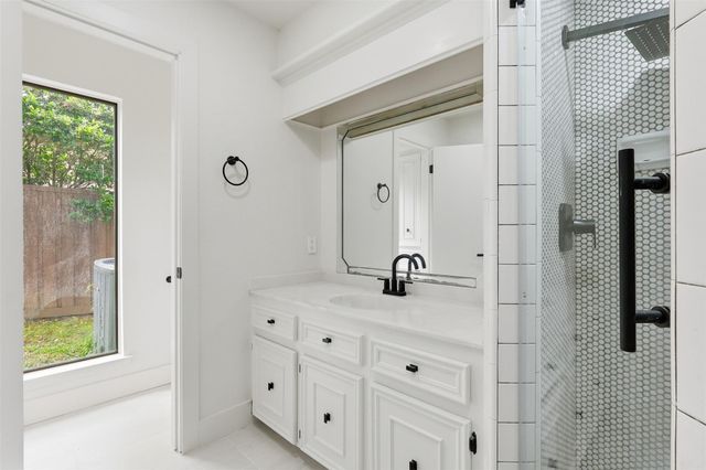 190 Dawns Edge Drive, Conroe, TX 77356