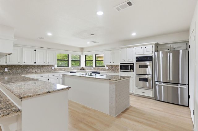 190 Dawns Edge Drive, Conroe, TX 77356