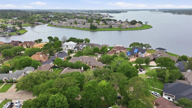 190 Dawns Edge Drive, Conroe, TX 77356