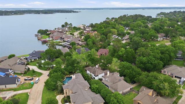 190 Dawns Edge Drive, Conroe, TX 77356