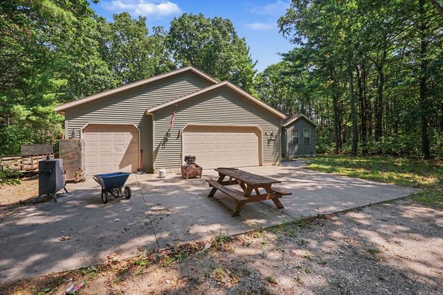 416 E River Road, Dalton Twp, MI 49445