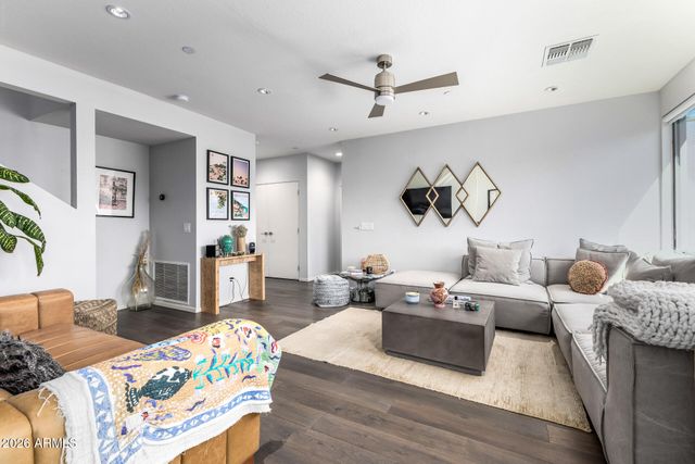 2740 E ROMA Avenue, Phoenix, AZ 85016