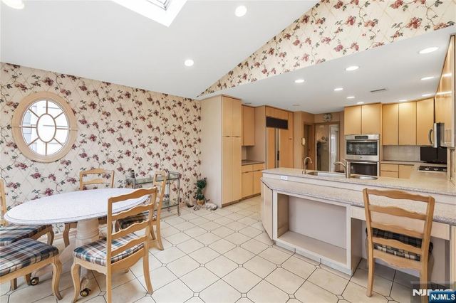 7 Douglas Terrace, Woodcliff Lake, NJ 07677