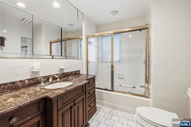 7 Douglas Terrace, Woodcliff Lake, NJ 07677