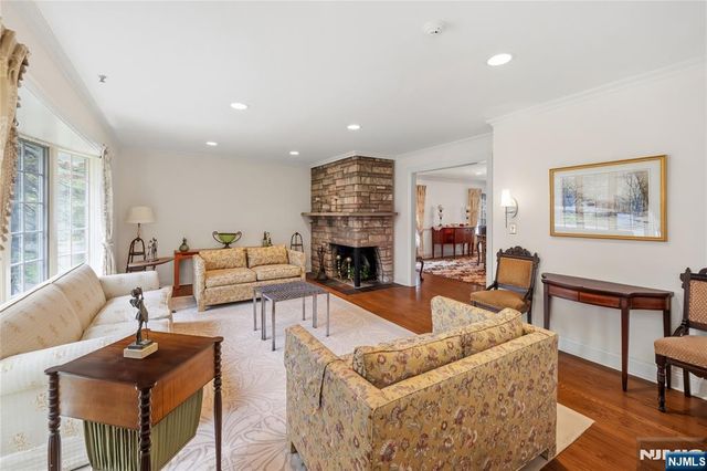 7 Douglas Terrace, Woodcliff Lake, NJ 07677