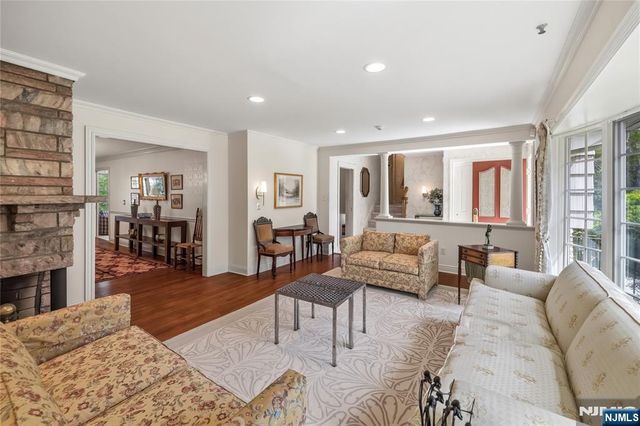 7 Douglas Terrace, Woodcliff Lake, NJ 07677