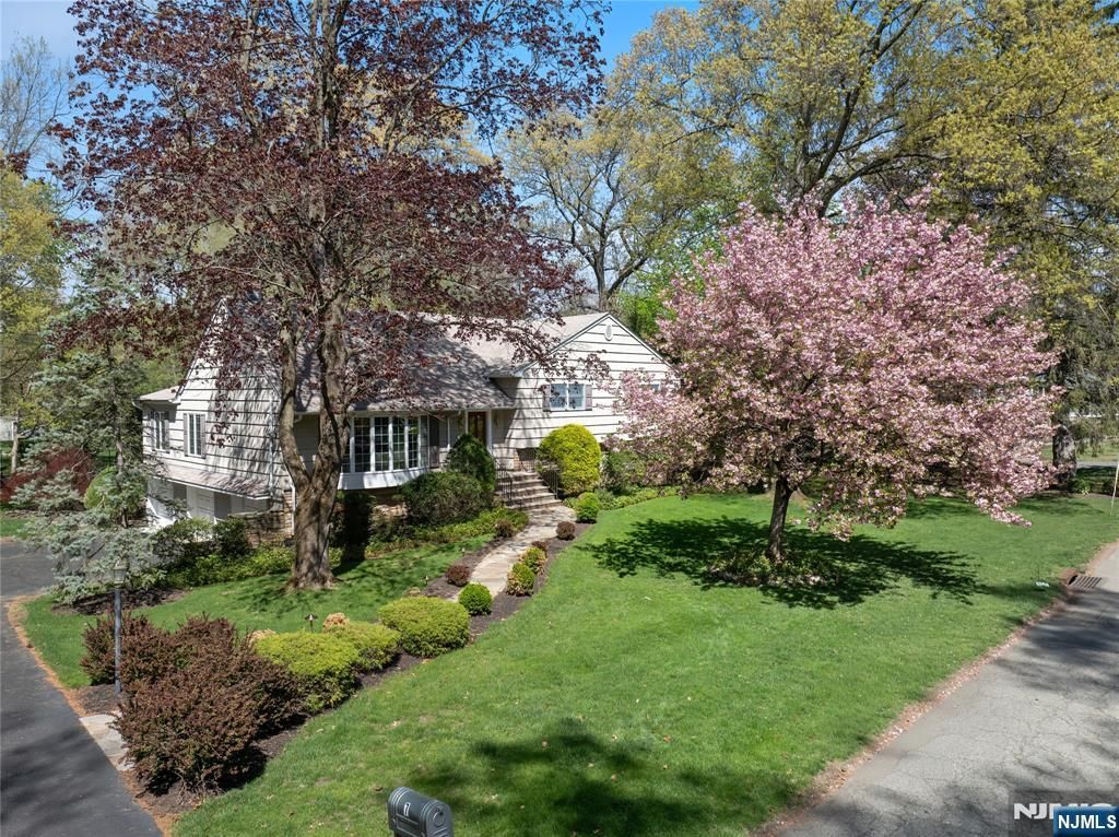 7 Douglas Terrace, Woodcliff Lake, NJ 07677