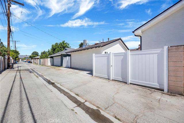 22542 Roscoe Boulevard, West Hills, CA 91304