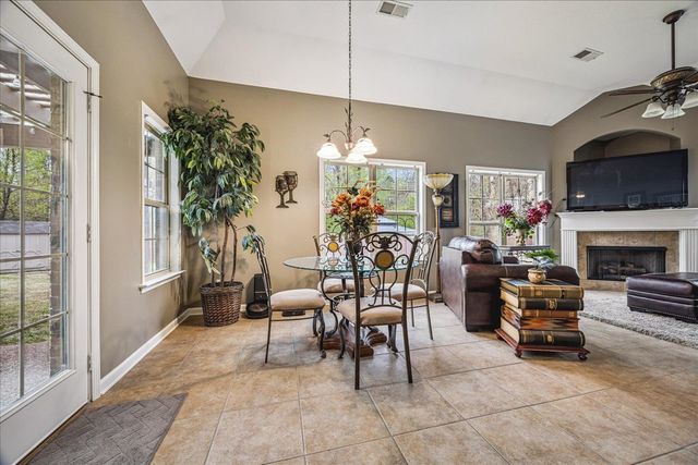 6105 FRANCES WOOD DR, Bartlett, TN 38135