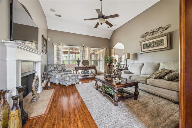 6105 FRANCES WOOD DR, Bartlett, TN 38135