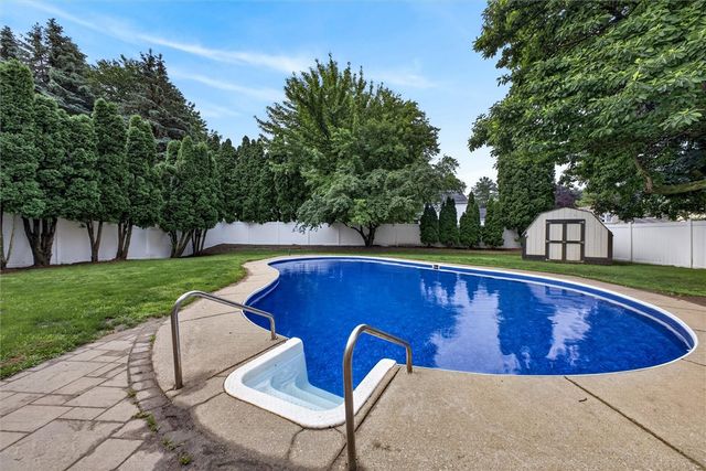 114 Kirkstone, Greece, NY 14626