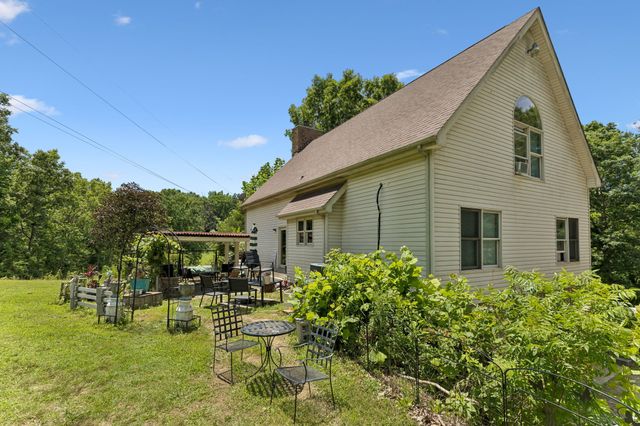 7368 Walker Rd, Fairview, TN 37062