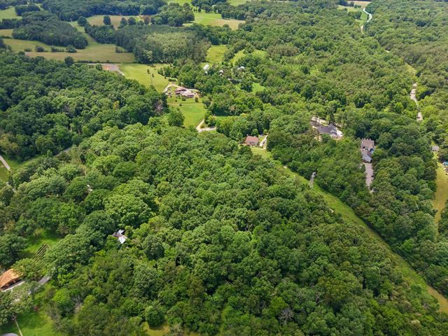 7368 Walker Rd, Fairview, TN 37062