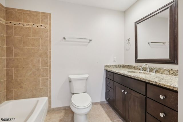 72 Washington Ave, Elmwood Park Boro, NJ 07407