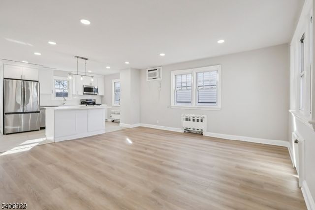 72 Washington Ave, Elmwood Park Boro, NJ 07407