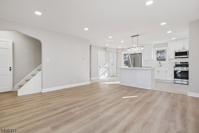 72 Washington Ave, Elmwood Park Boro, NJ 07407