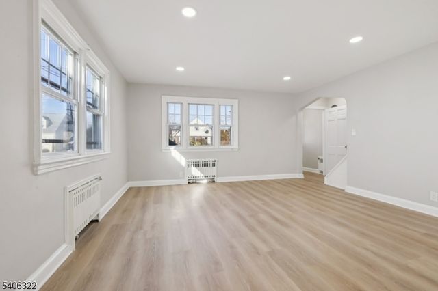 72 Washington Ave, Elmwood Park Boro, NJ 07407