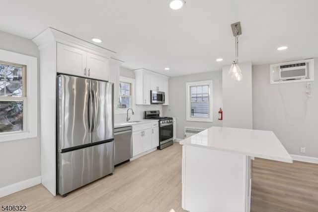 72 Washington Ave, Elmwood Park Boro, NJ 07407