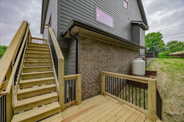 701 Harpeth Knoll Ct, Nashville, TN 37221