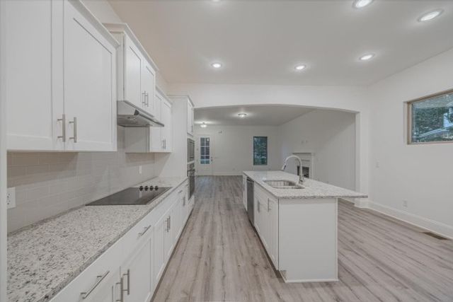 701 Harpeth Knoll Ct, Nashville, TN 37221