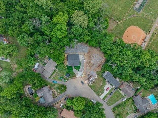 701 Harpeth Knoll Ct, Nashville, TN 37221