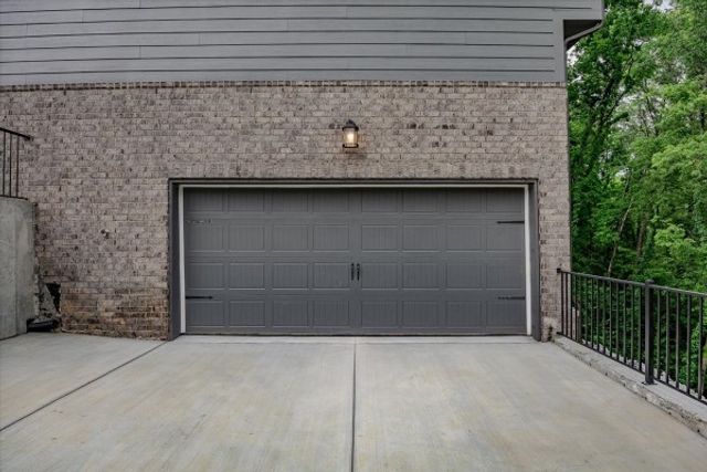701 Harpeth Knoll Ct, Nashville, TN 37221