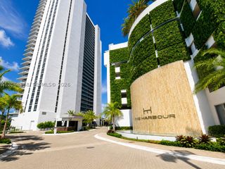 16385 Biscayne Blvd 1920, North Miami Beach, FL 33160