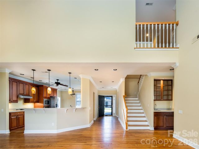 124 Towne Place Drive, Hendersonville, NC 28792