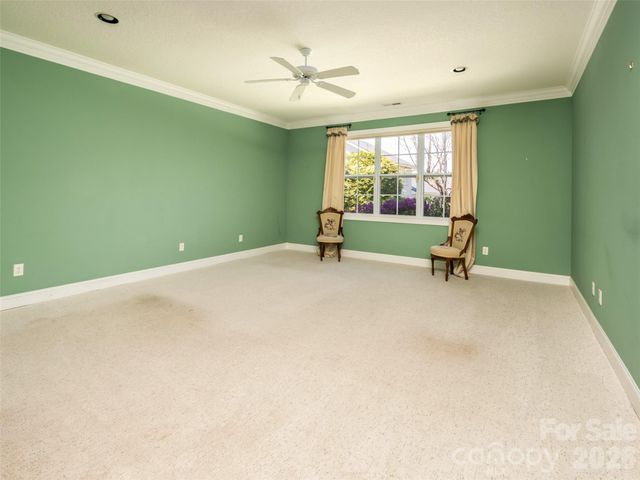 124 Towne Place Drive, Hendersonville, NC 28792