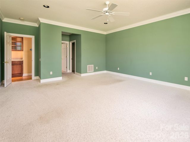 124 Towne Place Drive, Hendersonville, NC 28792