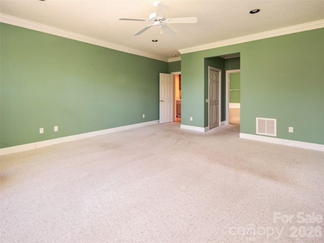 124 Towne Place Drive, Hendersonville, NC 28792