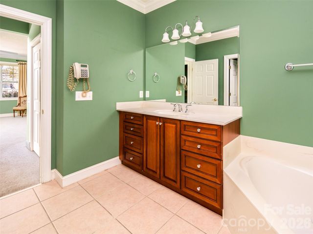 124 Towne Place Drive, Hendersonville, NC 28792