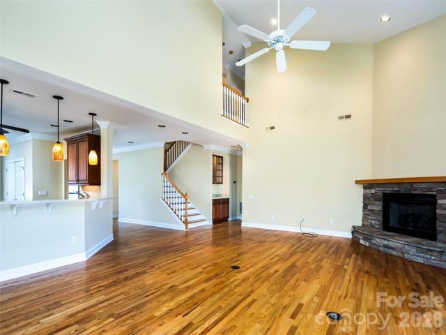 124 Towne Place Drive, Hendersonville, NC 28792