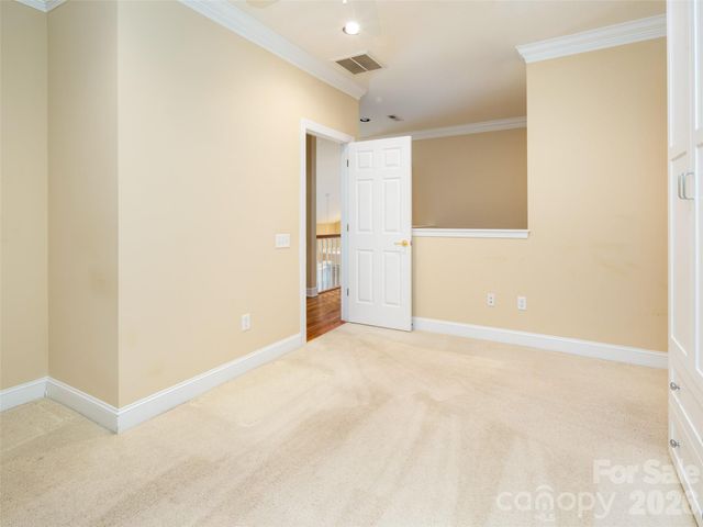 124 Towne Place Drive, Hendersonville, NC 28792