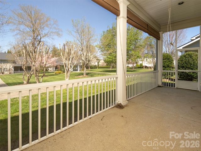 124 Towne Place Drive, Hendersonville, NC 28792