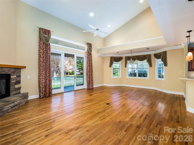 124 Towne Place Drive, Hendersonville, NC 28792