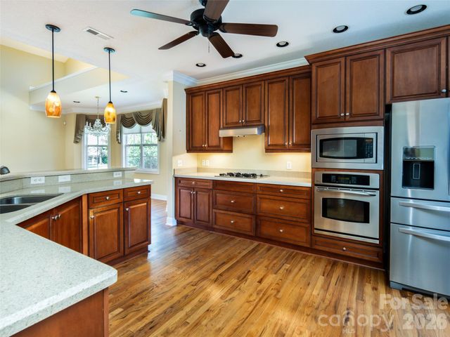 124 Towne Place Drive, Hendersonville, NC 28792