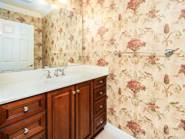 124 Towne Place Drive, Hendersonville, NC 28792
