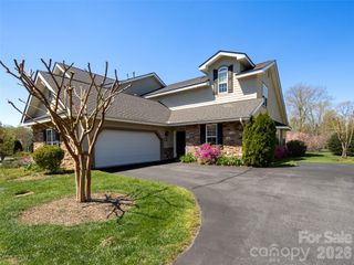 124 Towne Place Drive, Hendersonville, NC 28792