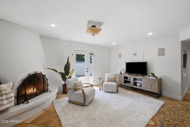 15811 E RICHWOOD Avenue, Fountain Hills, AZ 85268