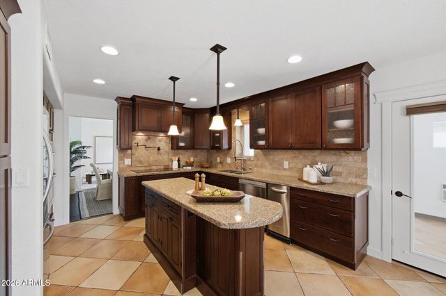 15811 E RICHWOOD Avenue, Fountain Hills, AZ 85268
