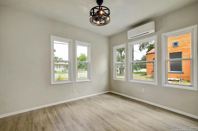 1510 STEVES AVE, San Antonio, TX 78210