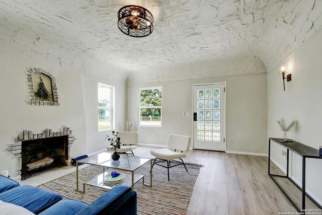 1510 STEVES AVE, San Antonio, TX 78210