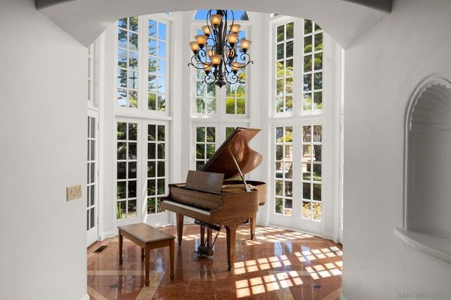 9450 La Jolla Farms Road, La Jolla, CA 92037