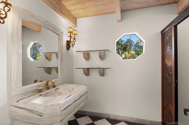 9450 La Jolla Farms Road, La Jolla, CA 92037